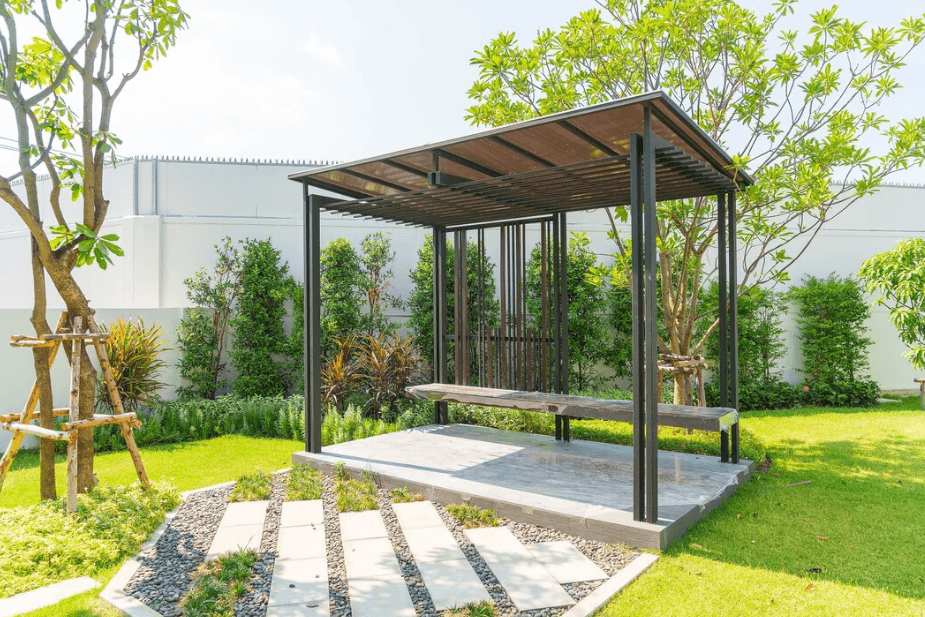 Essential Outdoor Accessories for Comfortable Backyard Gatherings