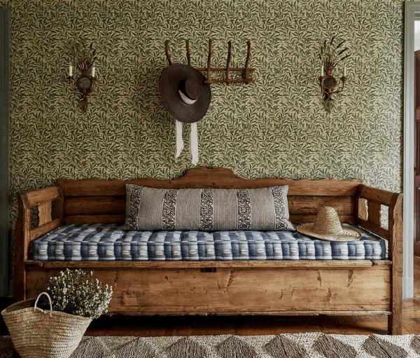 Want a Smarter Way to Keep Your Place Tidy with a Coat Hat Rack?