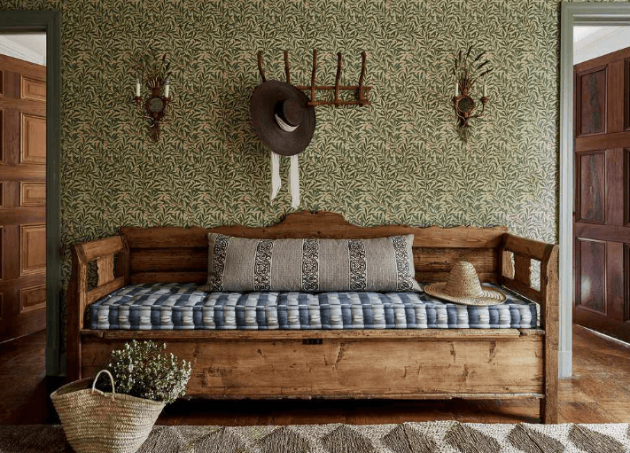 Want a Smarter Way to Keep Your Place Tidy with a Coat Hat Rack?
